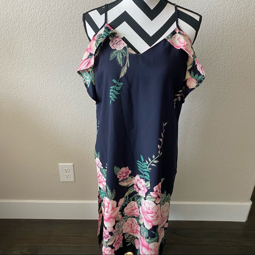 Monteau || navy V-neck shift dress with pink floral print